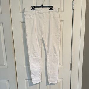Cell on white skinny pull on pant size large women’s